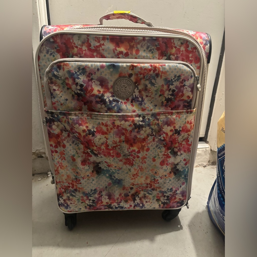 Kipling Parkers 961  Garden Party 14x22x9 Cabin Spinner Wheel Luggage